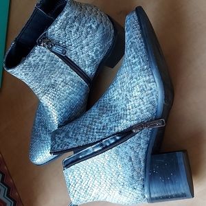 Blondo Elvina Silver snakeskin boots